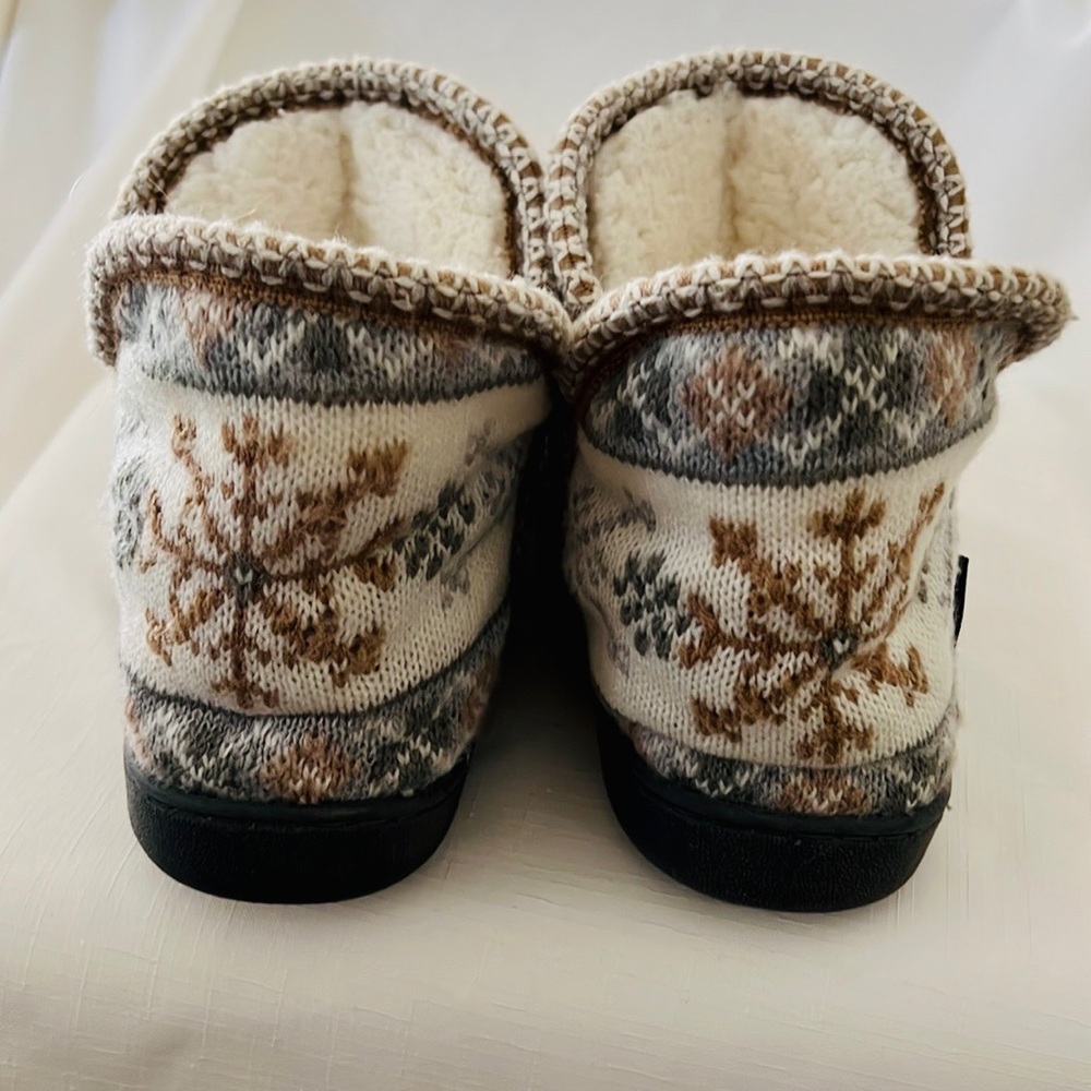 Muk Luks~Original / Slipper Bootie /  Host Pick - Picture 6 of 15